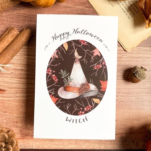 Carte A6 illustrée Happy Halloween Wich pour fêter Samhain à offrir à une sorcière | Chapeau pointu et feuilles d’automne | Création