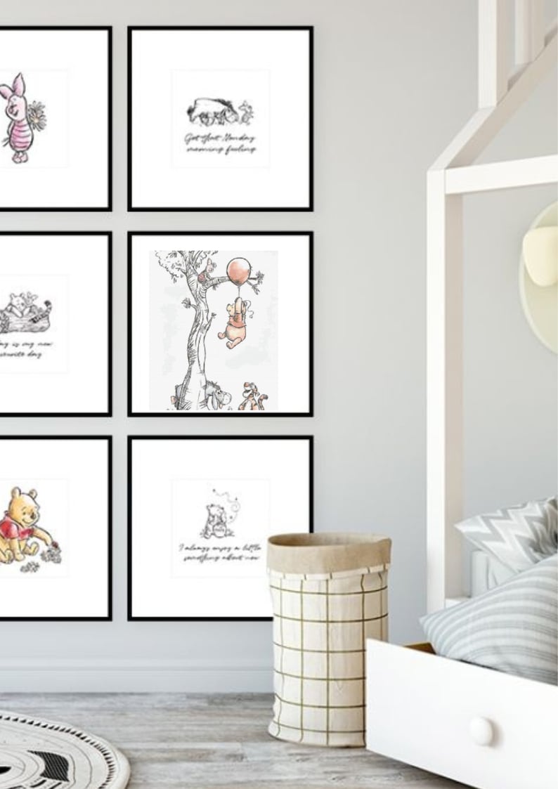 Puede incluir: Un conjunto de seis impresiones enmarcadas de Winnie de Pooh con diferentes citas e ilustraciones. Las impresiones est&aacute;n en marcos negros y tienen un fondo blanco. Las citas incluyen "Get that 'I'm starting something good' feeling", "Today is my new favourite day", "I always enjoy a little something about rain", "You are braver than you believe, stronger than you seem, and smarter than you think", "A little consideration, a little thought for others, makes all the difference", and "Sometimes the smallest things take up the most room in your heart".