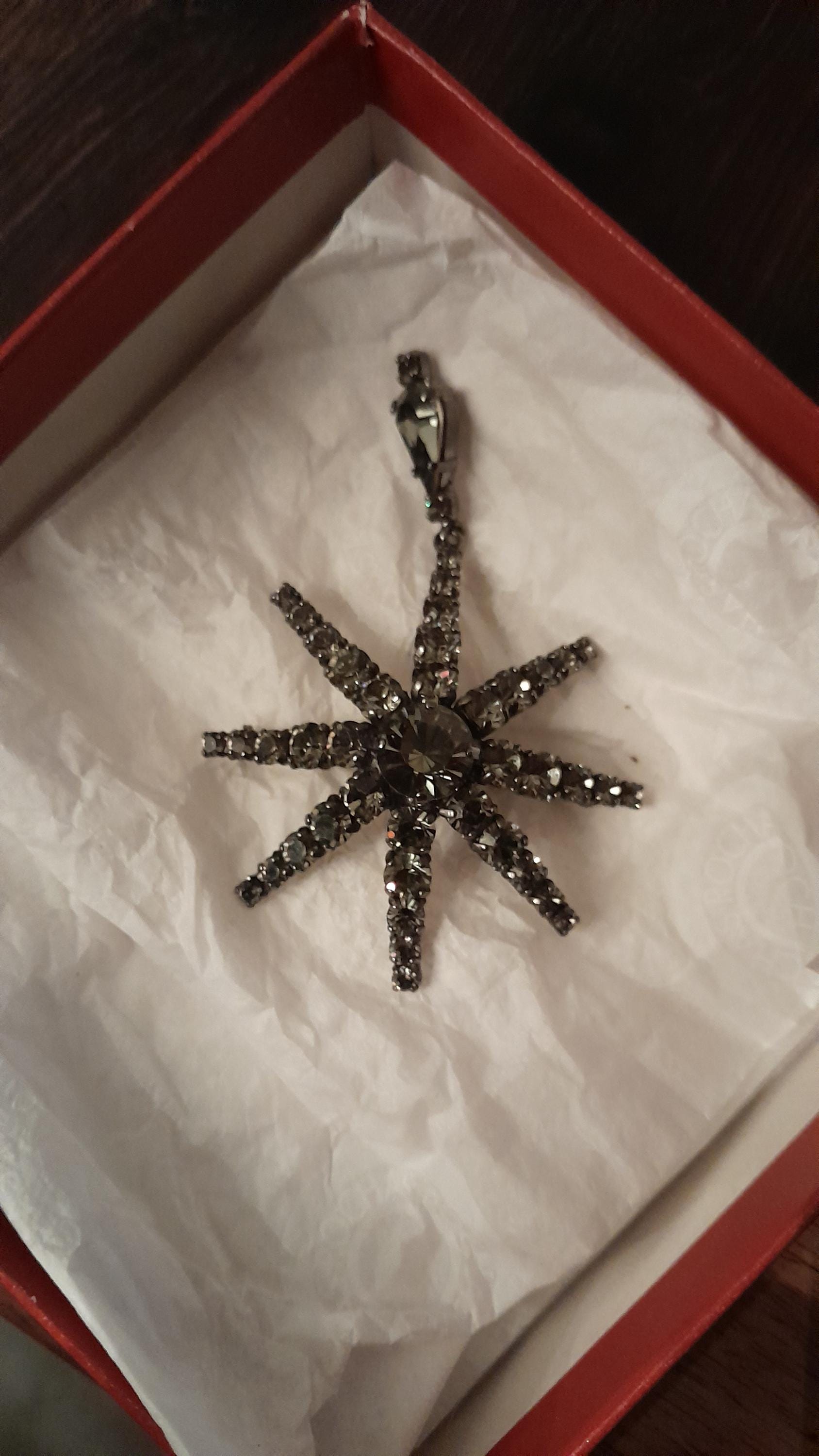 ROCHAS PARIS ブローチ Brooch embelished with crystals - Rochas Official Website