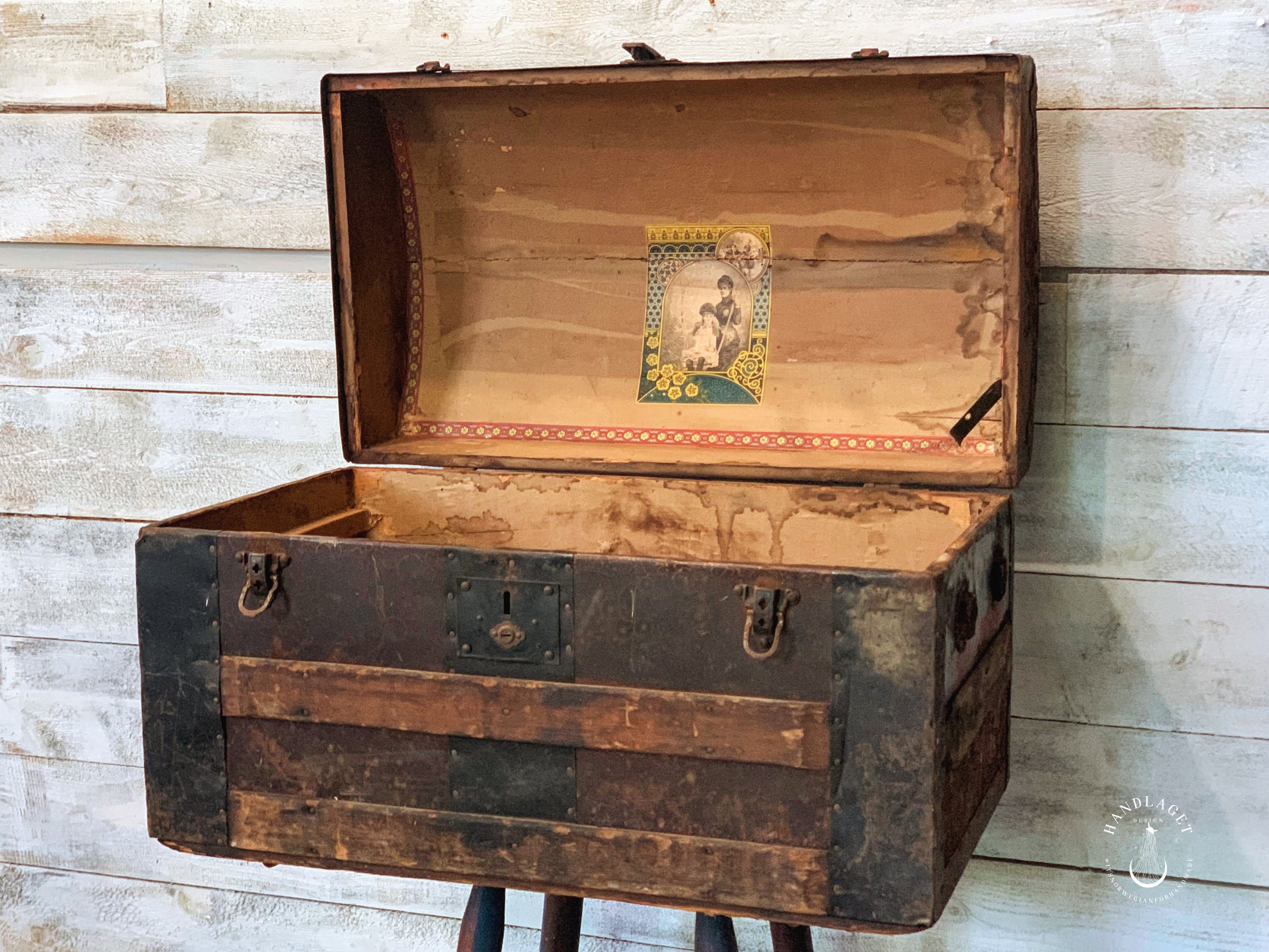 Antique Trunks: Identification and Value Guide  Antique trunk, Antique  steamer trunk, Antiques