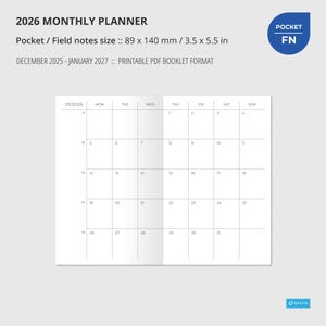 Op de afbeelding: Een witte 2026 maandplanner met een kalenderindeling, met data van december 2025 tot januari 2027. De planner is zakformaat, met een afmeting van 8,9 x 14 cm. De tekst "POCKET FN" staat in een blauwe cirkel.
