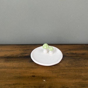 Lime Cream Mushroom Ring Dish