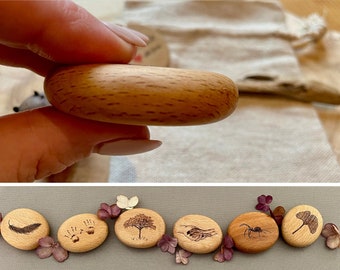 Small hand flatterer PERSONALIZED | Pyrography on wooden pebbles