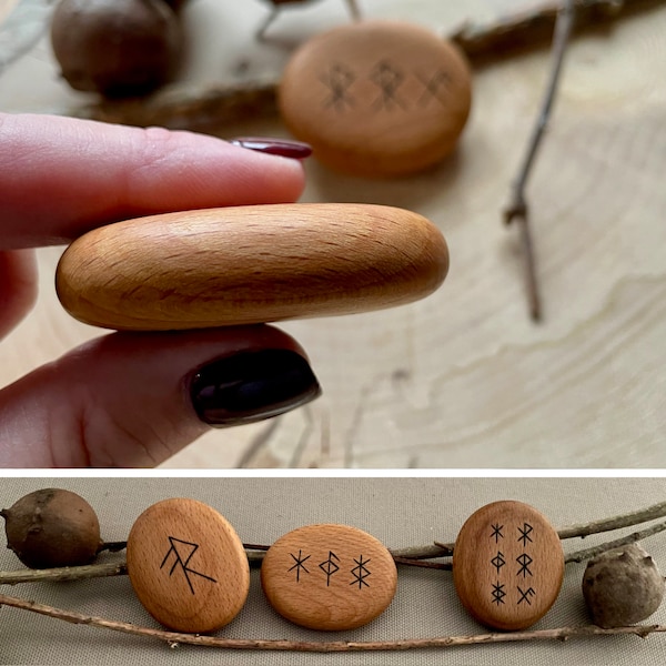 Talisman, small hand flatterer PERSONALIZED with individual RUNES | Pyrography on wooden pebbles