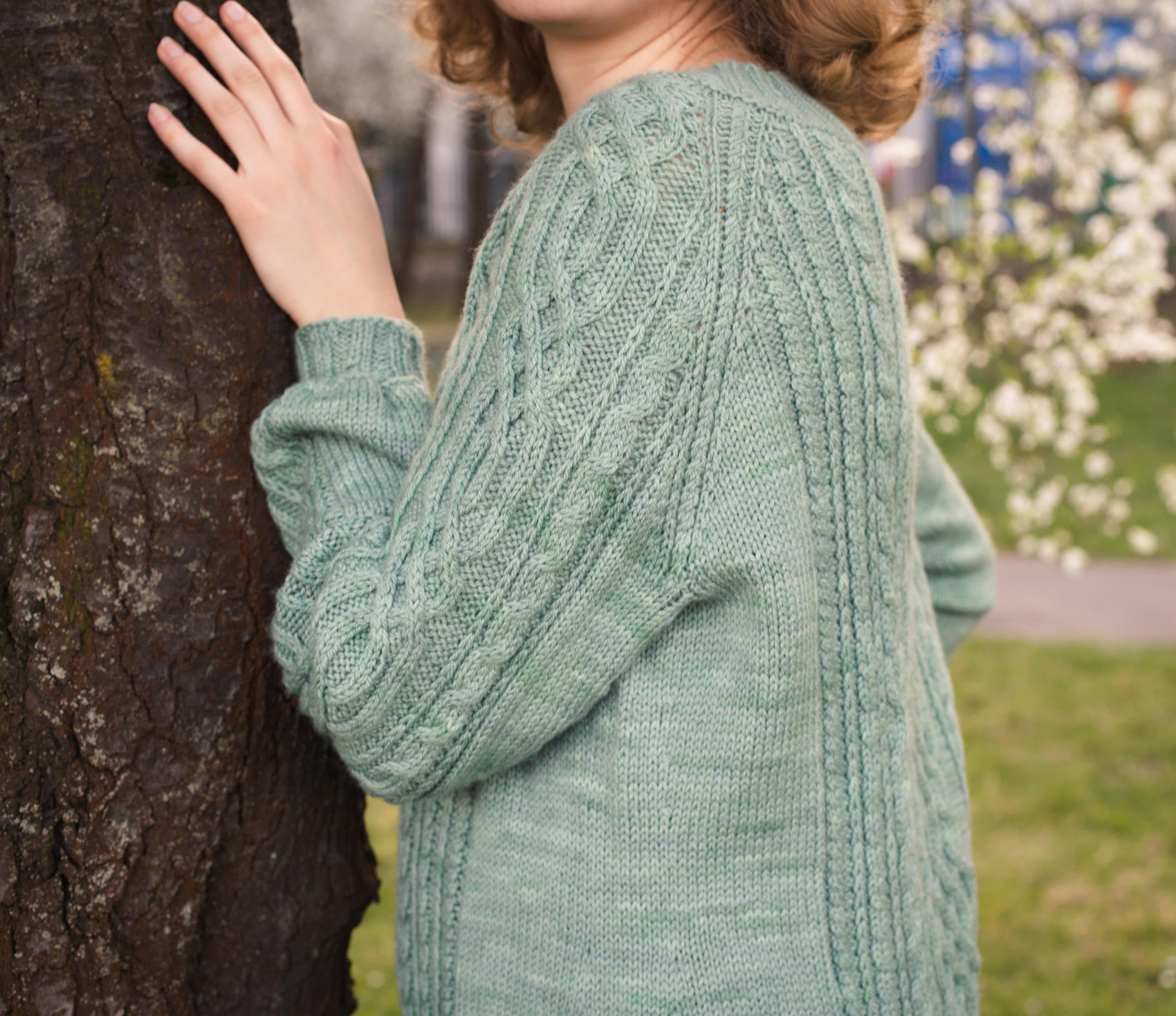 【DISCERNMENT】Screw Raglan Over Knit KNITTING PATTERN - Top-down Seamless Raglan Cable Aran