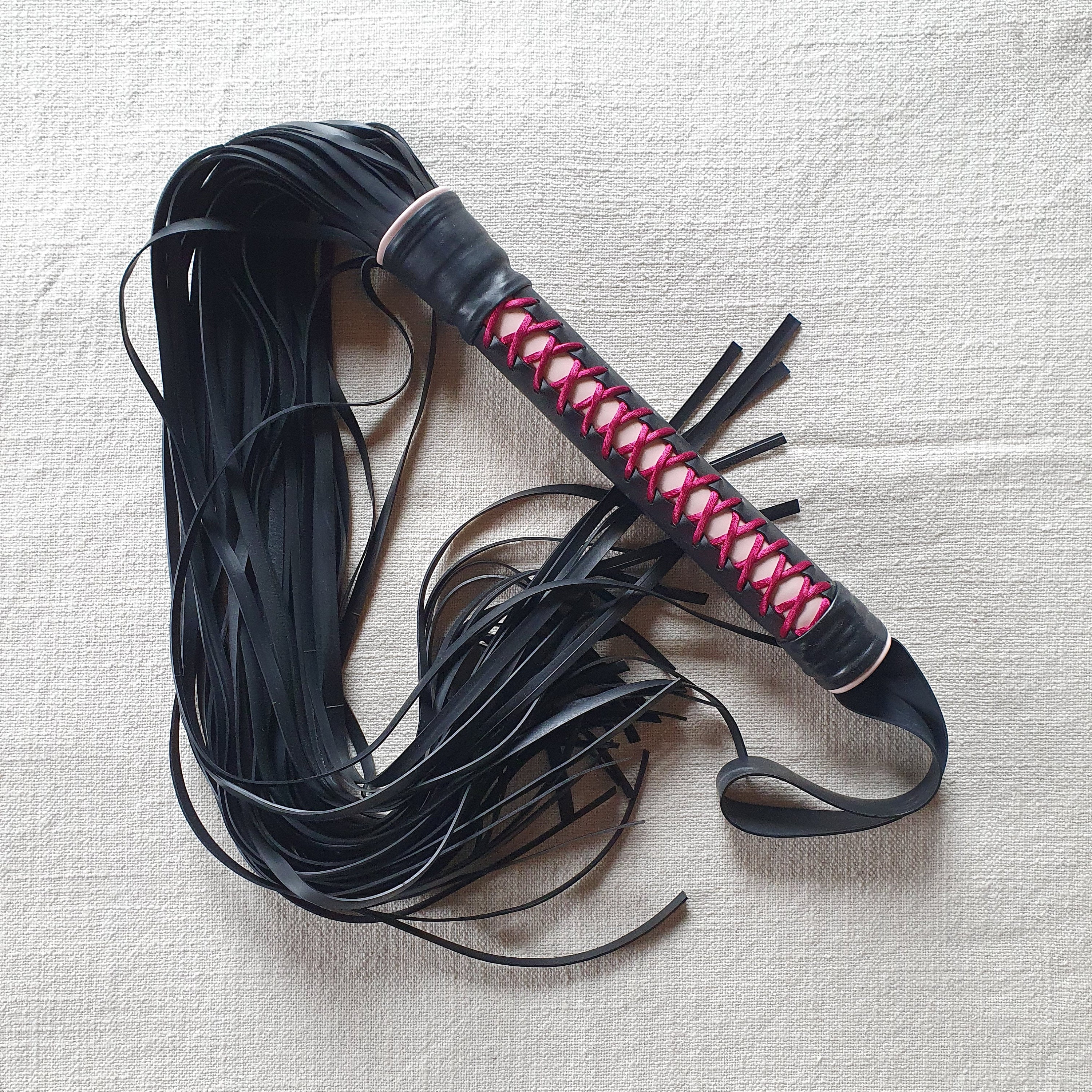 Fouet Flogger Cuir – Manche Acier – Couleur Vert Citron – NEUF