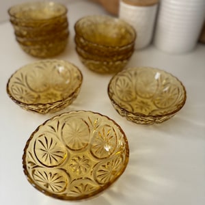 Vintage Anchor Hocking Amber Medalion Star and Cameo Bowls - Sets of 2