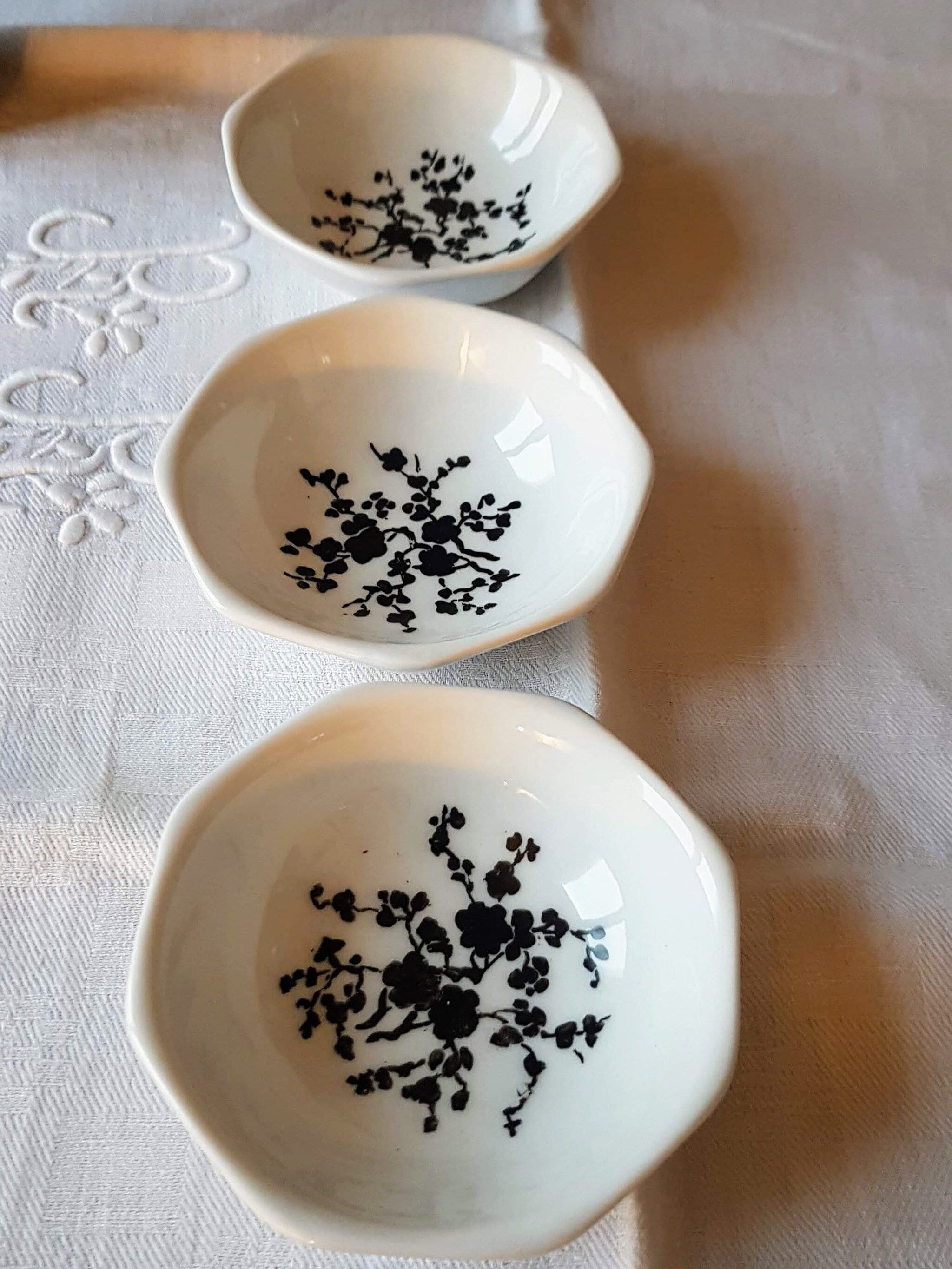 Trois Petits Ramequins Pour Apperitif ou Saucestrois Rame