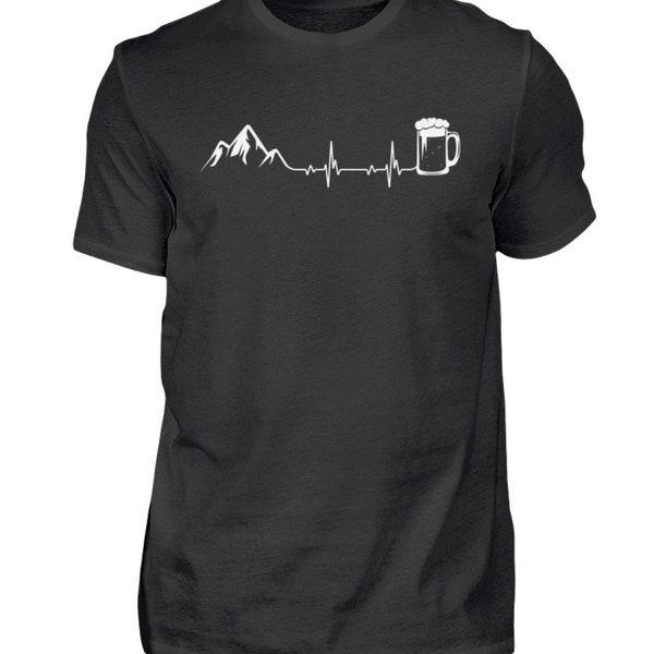 Herzschlag Berge und Bier EKG mit Puls - Herren T-Shirt für Männer - Das Motiv hat einen Herzschlag mit Berg und ist für Wanderer kreiert