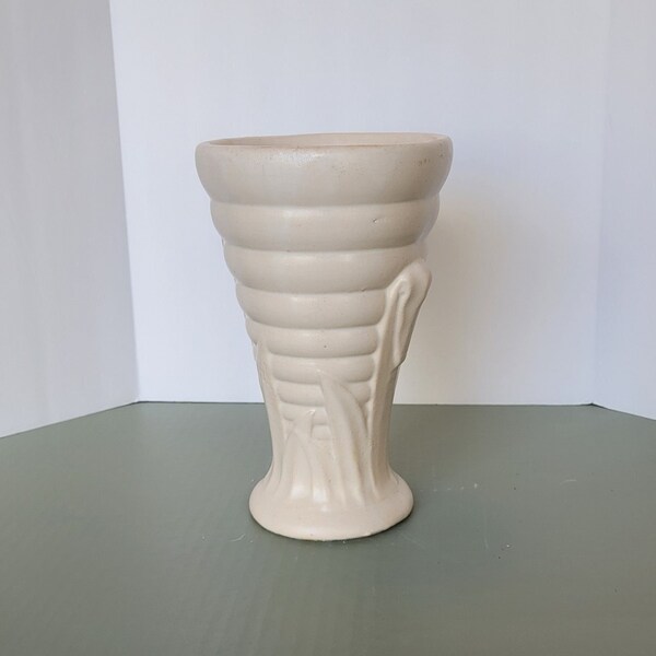 Uncover The Mystery Your Guide To Authentic 1940S Mccoy Round Vases - 4k5h5gl