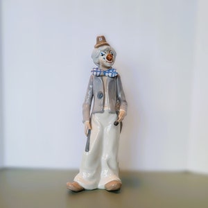 Clown with Violin, Authentic Vintage Cascades Clown Figurine by CASADES PORCELAIN,  Made in Spain, Vintage 1980s