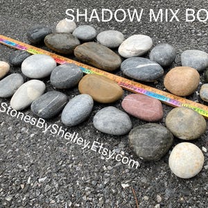 Shadow MIX box ! River tumbled European stones for Rock Painting, Kindness rocks, Rock Art, Art Rocks, Crafts, Stones, Smooth Rocks, Art