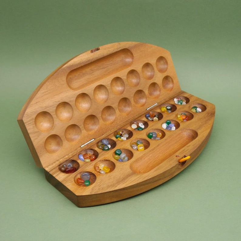 HUS BAO - foldable pebble game image 1