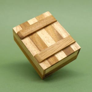 Geschenkbox No.2 - hochwertiges, kniffliges Knobelspiel mit Geheimfach für Geldgeschenke