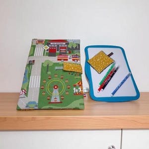 pochette range ardoise et feutres, effaceur offert, modèle garçons au choix