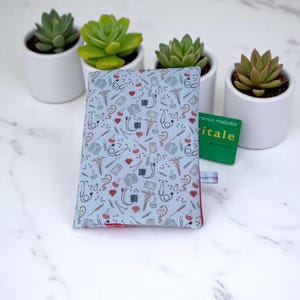 pochette, étui à ordonnances, carte vitale et carte mutuelle, fermeture par bouton pression
