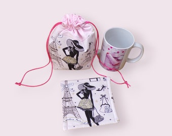 Pochette de transport pour mug et son sous mug, sac de rangement forme pochon ouatiné.