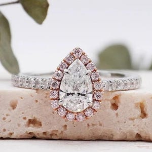 Halo-verlovingsring peer | Moissaniet en roze diamantaccenten | 14K 18K goud | Roségouden ring | Vintage halo-ring | Jubileumcadeau