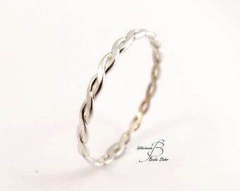 Handgefertigter gekordelter Ring in Silber mit Twist-Design – Schmal und Elegant