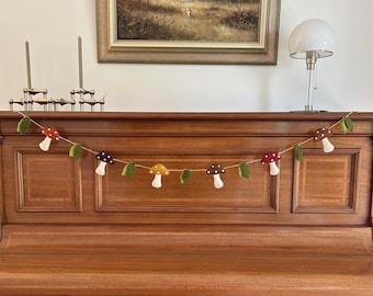 Christmas garland mushrooms | Handmade felt mushrooms | Christmas decoration | Autumn decoration | Fly agaric | Felt mushroom garland