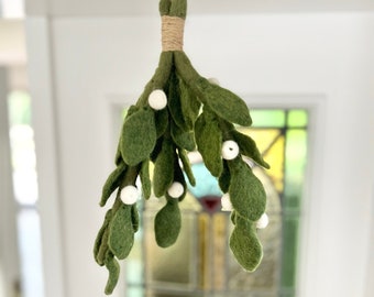 Mistletoe made of felt I hand-felted from wool I window decoration I Christmas decoration I berry branch I mistletoe I Christmas ornament made of felt
