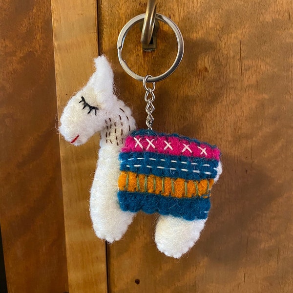 Keychain felt lama alpaca white colorful hand felted sheep wool South America