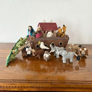 Noah&#39;s Ark made of felt I Puppet show for children I Noah&#39;s Ark baptism I Baptism gift I Felted dolls