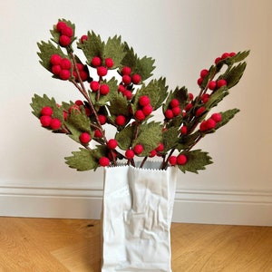 Christmas branch | Decorative branch for Christmas | Red berry branch | Hand-felted branch | Decoration | Bouquet of flowers |
