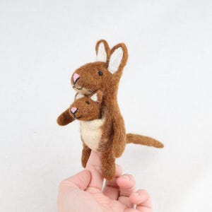 Bonita marioneta de dedo de canguro de fieltro | Juguete Montessori | Cuentacuentos | Canguro bebé