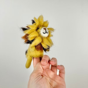 Cute felt lion finger puppet | Finger play | Wild animals | Montessori toy | Storytelling | Jungle