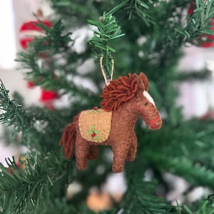 Pendentif de Noël cheval I Décoration de sapin de Noël en feutrine I Décoration de Noël cheval