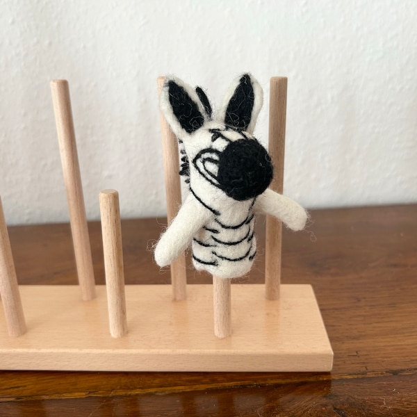 Niedliche Fingerpuppe Zebra aus Filz I Fingerspiel I Safari I Afrikanische Tiere I Spielzeug Montessori I Geschichten erzählen