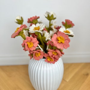 Decorative flowers made of felt I Easter decoration I hand-felted branch I Decoration I Bouquet I Felt branch I Spring flowers