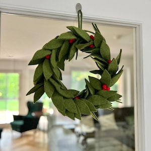 Christmas door wreath I mistletoe red berries handmade from felt I Christmas decoration I berry wreath I indoor decoration Christmas I felt wreath