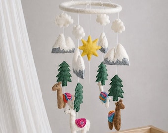 Mobiele babykamerdecoratie van vilt met lama en alpaca als decoratie voor de babykamer. Wol voor babybedje. Cadeau voor geboorte of babyshower.