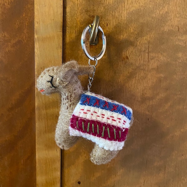 Keychain felt lama alpaca brown colorful hand felted gift tag South America