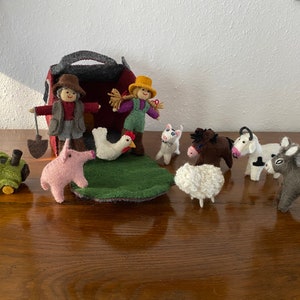 Boerderijreisspel van vilt, handgemaakte boerderijdieren Montessori kleuterschool