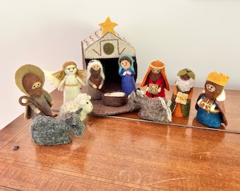 Felt nativity scene I Christmas decoration I handmade I Mary and Joseph I stable I Three Wise Men I Baby Jesus