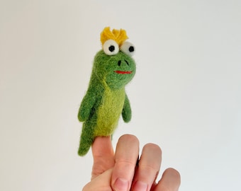 Cute finger puppet Frog Prince made of felt I finger game I forest animals I local animals I Montessori toys I telling stories