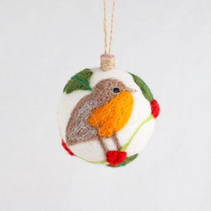 Handgemaakte kerstversiering van vilt | Kerstdecoratie | Hanger | Roodborstje decoratie | Kerstversiering | Hulst kerstbal van vilt