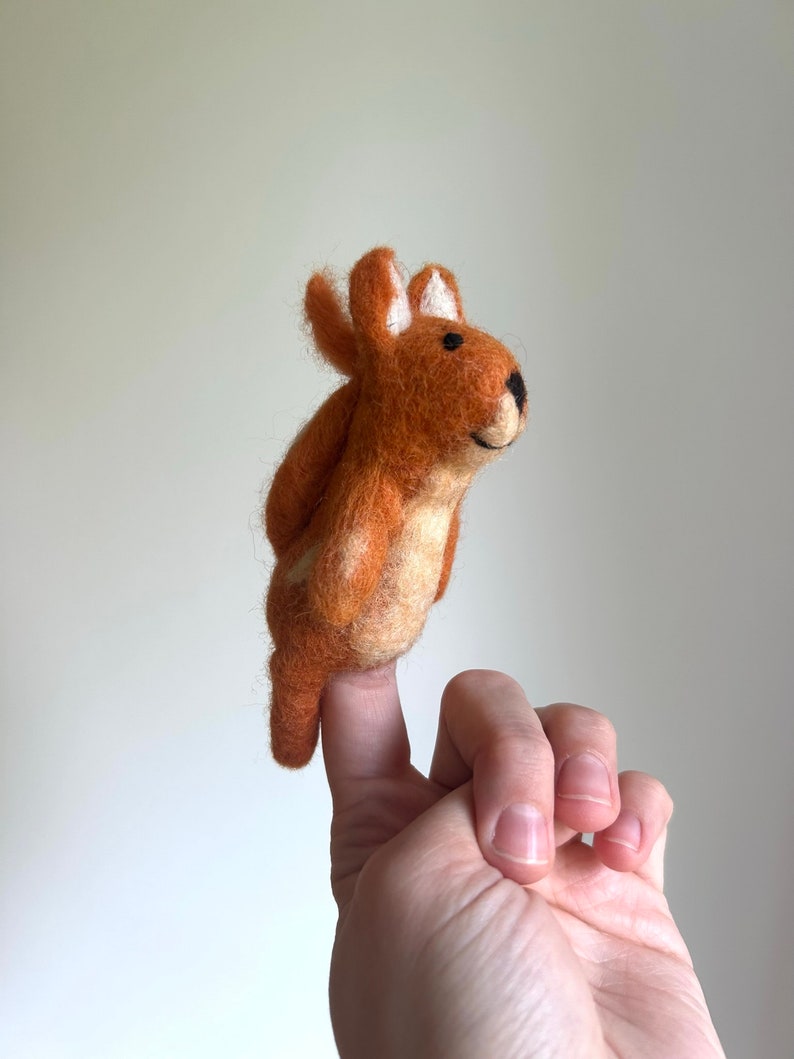 Niedliche Fingerpuppe Eichhörnchen aus Filz I Fingerspiel I Waldtiere I Eichhörnchen I Spielzeug Montessori I Geschichten erzählen Bild 1