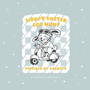 Può includere: Illustrazione di Pasqua con un coniglietto sorridente su uno scooter. Il testo dice "Hoppy Easter Egg Hunt" e "Powered by Carrots" in giallo. Sfondo azzurro chiaro con punti bianchi.