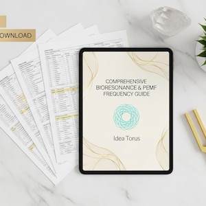 Może przedstawiać: Tablet cyfrowy wyświetla przewodnik zatytułowany "Comprehensive Bioresonance & PEMF Frequency Guide" z turkusowo-złotym wzorem. Obraz zawiera wydrukowane strony, złotą kamerton i małą roślinę doniczkową. Tekst brzmi "11 stron" i "Natychmiastowe pobieranie".
