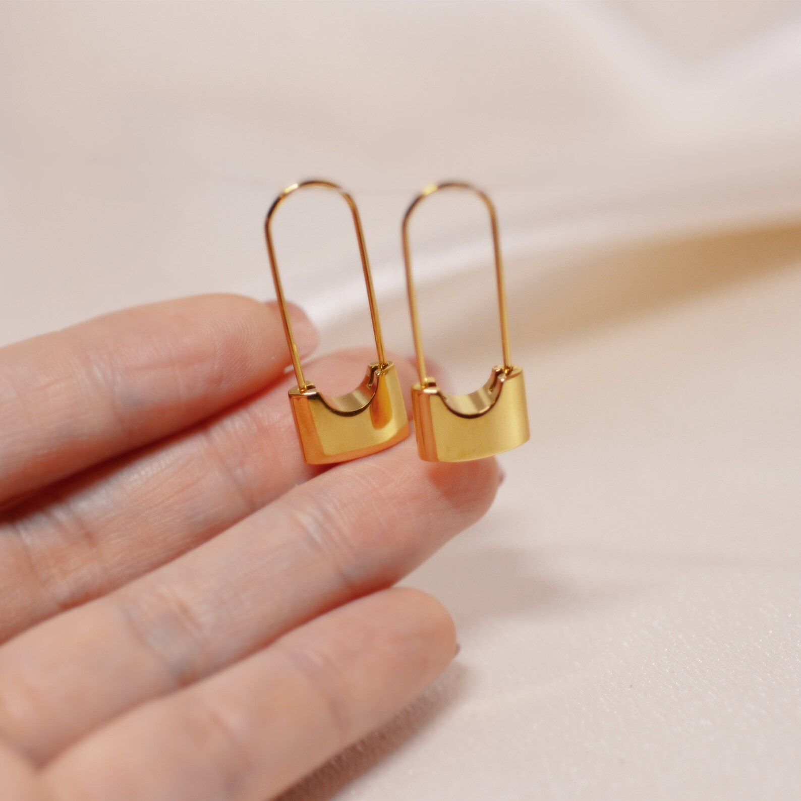 Safety Pin Gold Earrings / Elegant / Dainty Minimalist Jewelry Etsy