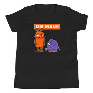 Könnte beinhalten: Schwarzes T-Shirt mit den deutschen Zeichentrickfiguren Die Maus, einer orangefarbenen Maus und einem lila Elefanten. Der Text "DIE MAUS" ist weiß auf einem orangefarbenen Rechteck.