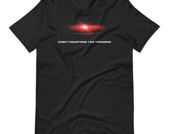 Puede incluir: Camiseta negra con un gráfico de luz roja y el texto "Knight Industries Two Thousand" en blanco.