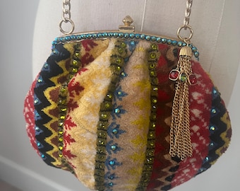 Bolso bandolera vintage RARO de los años 50 estilo boho multicolor adornado con alfombra