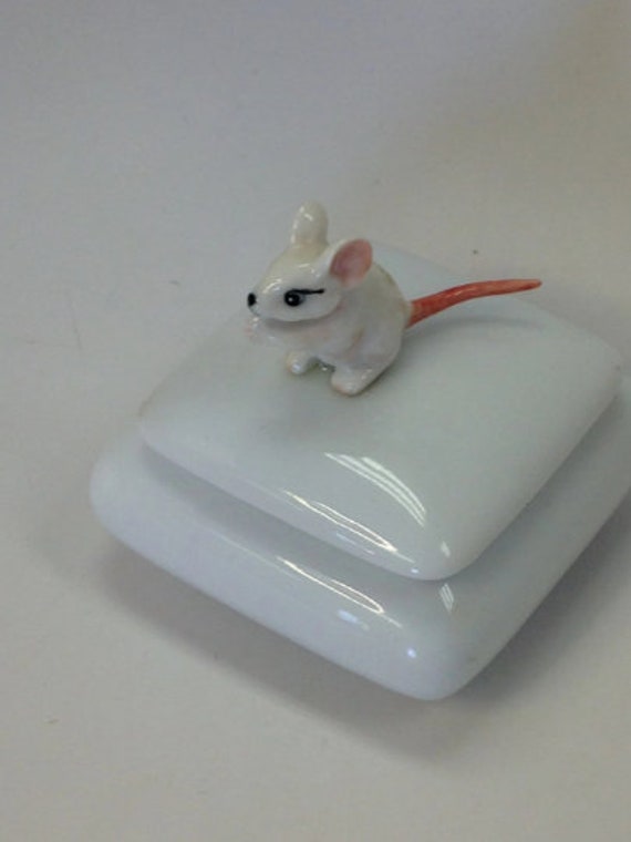 Vintage Porcelain Mouse Trinket Jewelry Box French - image 4