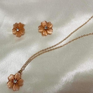 Flower Earrings and Necklace Set | Dainty Floral Jewellery Set | Flower design jewellery set | Flower Pendant | Women&#39;s Elegant Jewellery