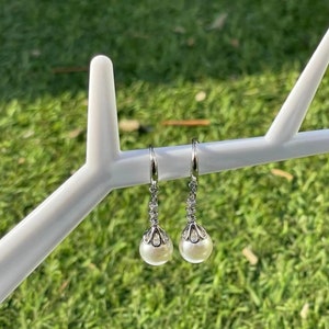 Pearl dangle earrings | Sterling silver pearl earrings | Elegant pearl earrings | Bridal pearl drop earrings | Silver Pearl Drop Earrings